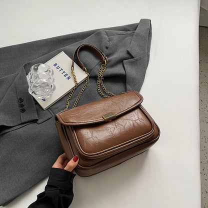 Éveloire Chain Flap Bag