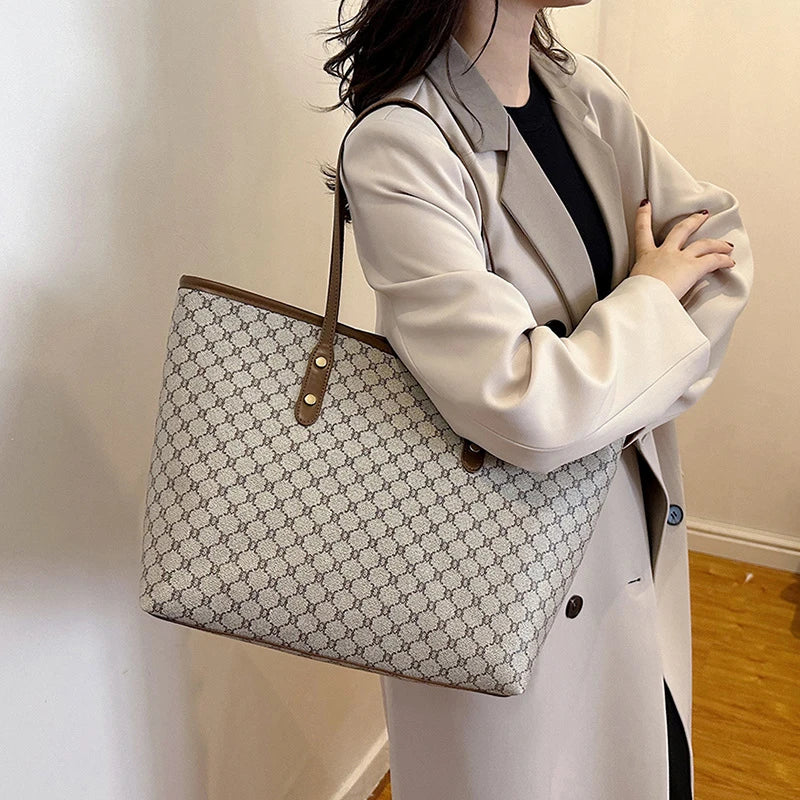 Claire Tote