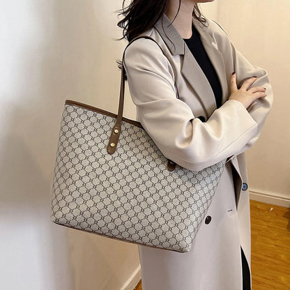 Claire Tote