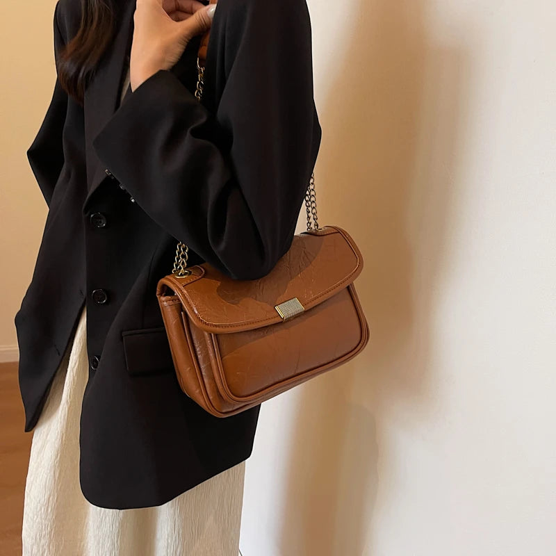 Éveloire Chain Flap Bag