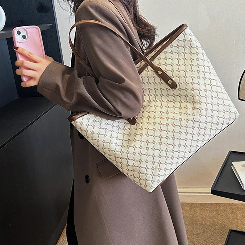 Claire Tote