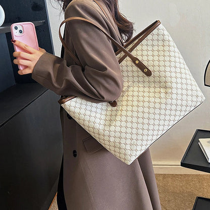 Claire Tote