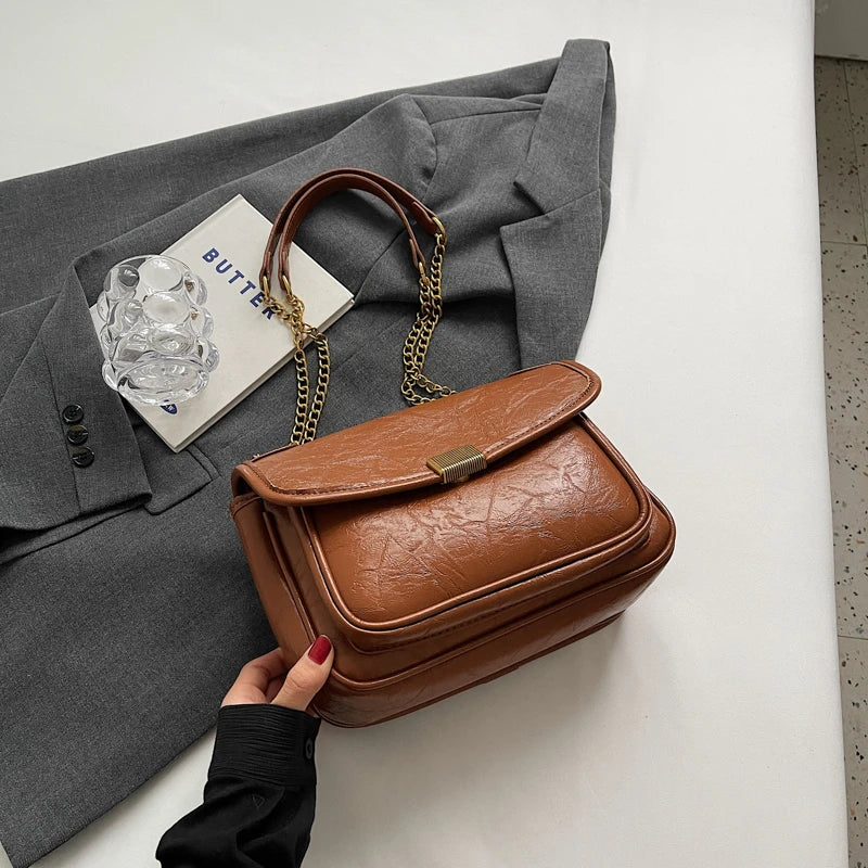 Éveloire Chain Flap Bag