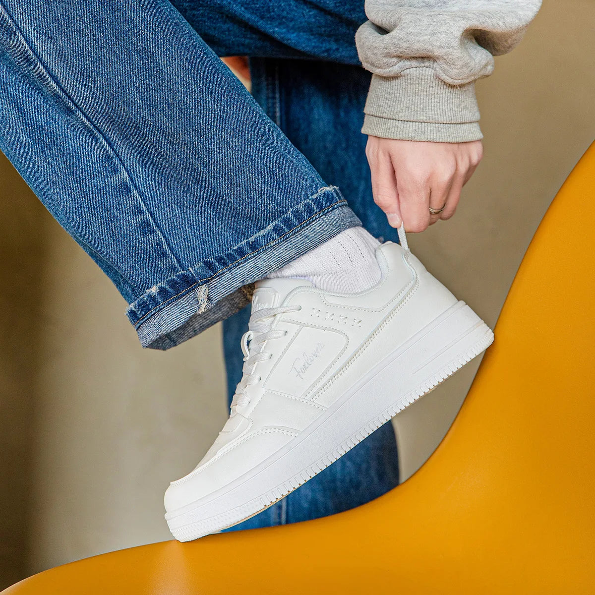 Atlas Sneakers