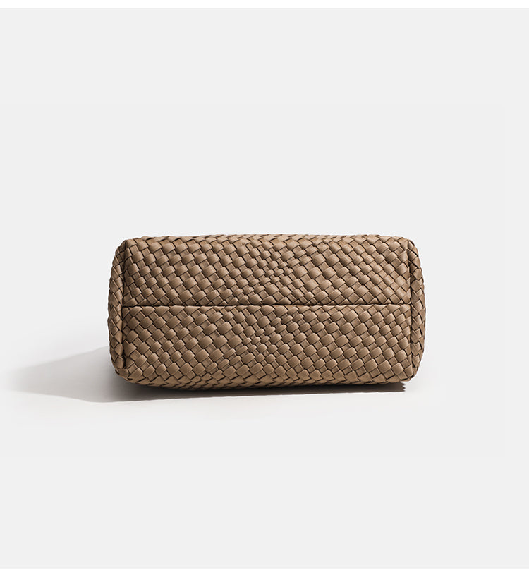 Emily Tote