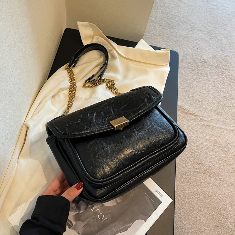 Éveloire Chain Flap Bag