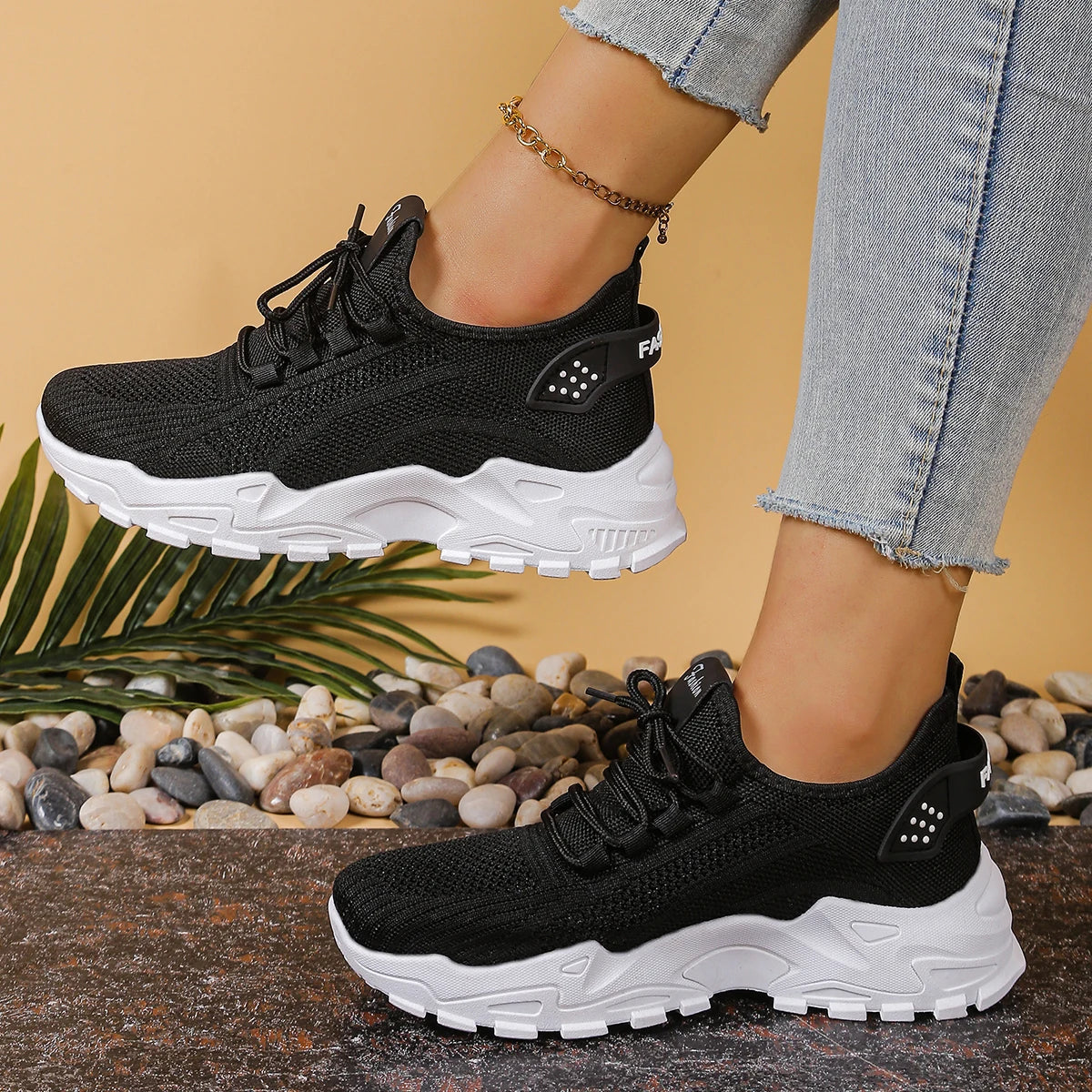 Nova Sneakers