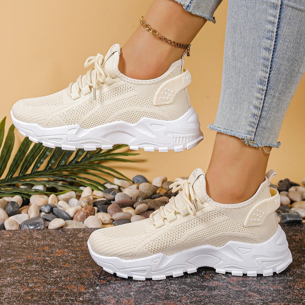 Nova Sneakers